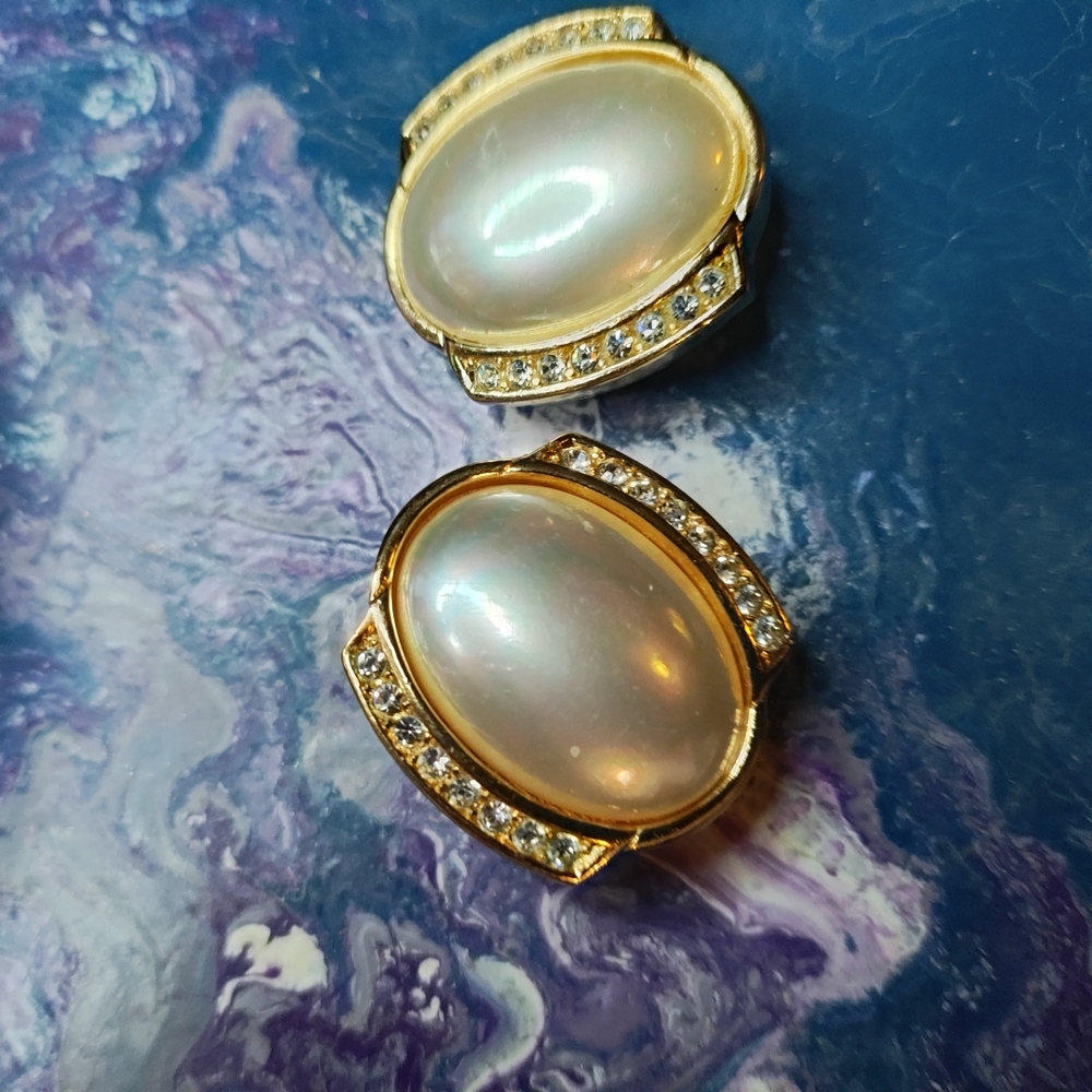 Dior Elegant Gold and Pearl Earrings - Picture 7 of 7